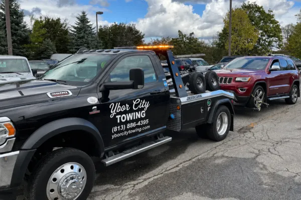 Local Tampa tow truck driver providing roadside assistance and jump start service in Ybor City, FL